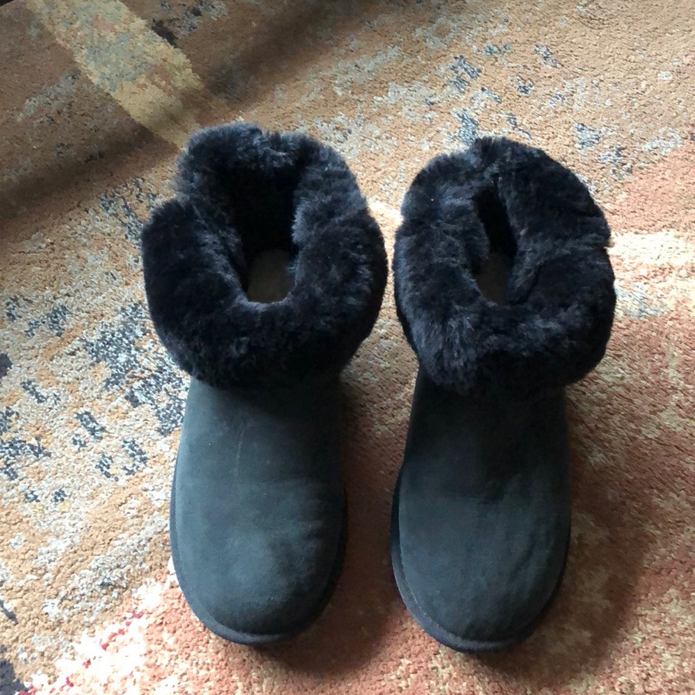 Women’s size 10 Kirkland Signature black wool lining slip on ankle boots